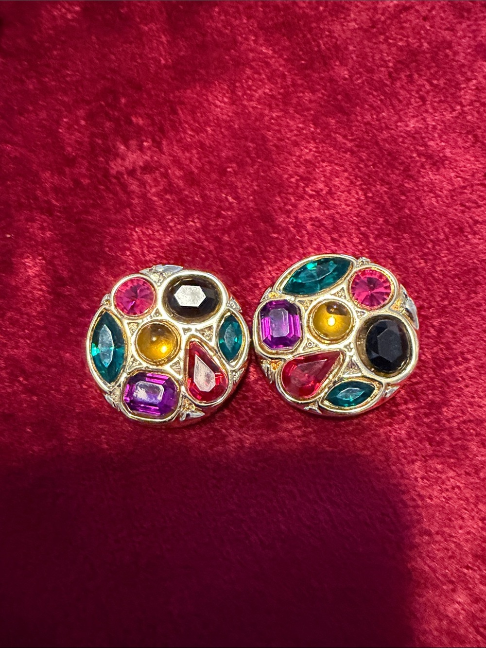 Like new Vintage  Gold Multi-Stone Round shoe clips